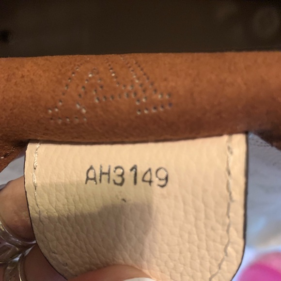 ❤️❤️BRAND NEW/TRADE LOUIS VUITTON CARMEL IN CREME - Picture 5 of 8